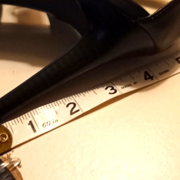 Chaps High Heels. Size 8 - Picture 8 of 9